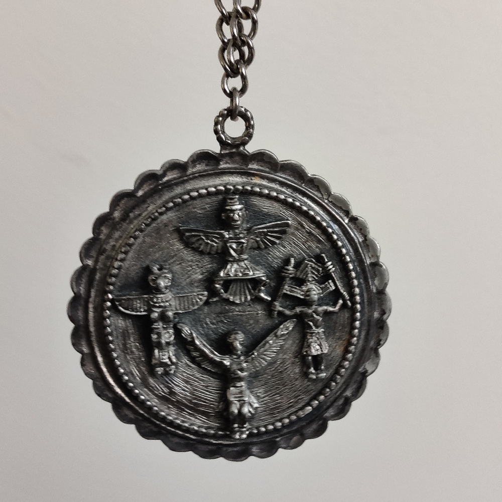 Vintage Native American Totem Pole Silver Metal Medallion Necklace - Picture 5 of 14